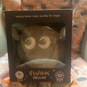 Ewan Deluxe with Shush Baby White Noise Sound Machine | Cry Activated sensor